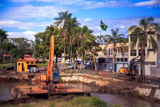 Prefeitura retoma desassoreamento da Lagoinha
