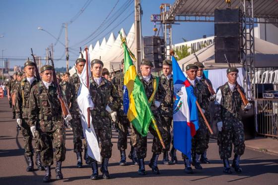 Prefeitura realiza desfile para comemorar 202 anos de Paraíso