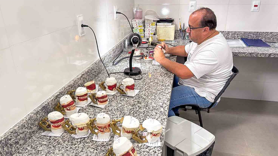 CEO amplia oferta de próteses dentárias